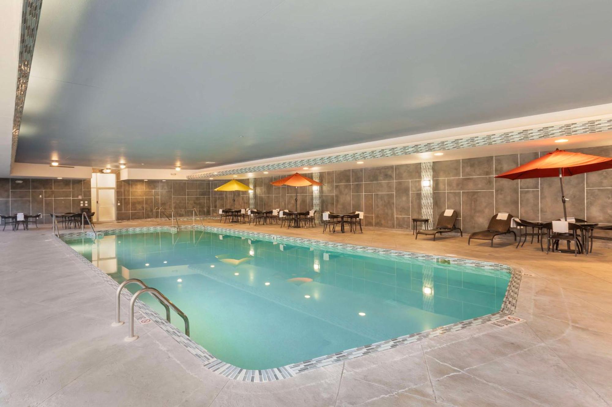 Best Western Plus Milwaukee West Bagian luar foto