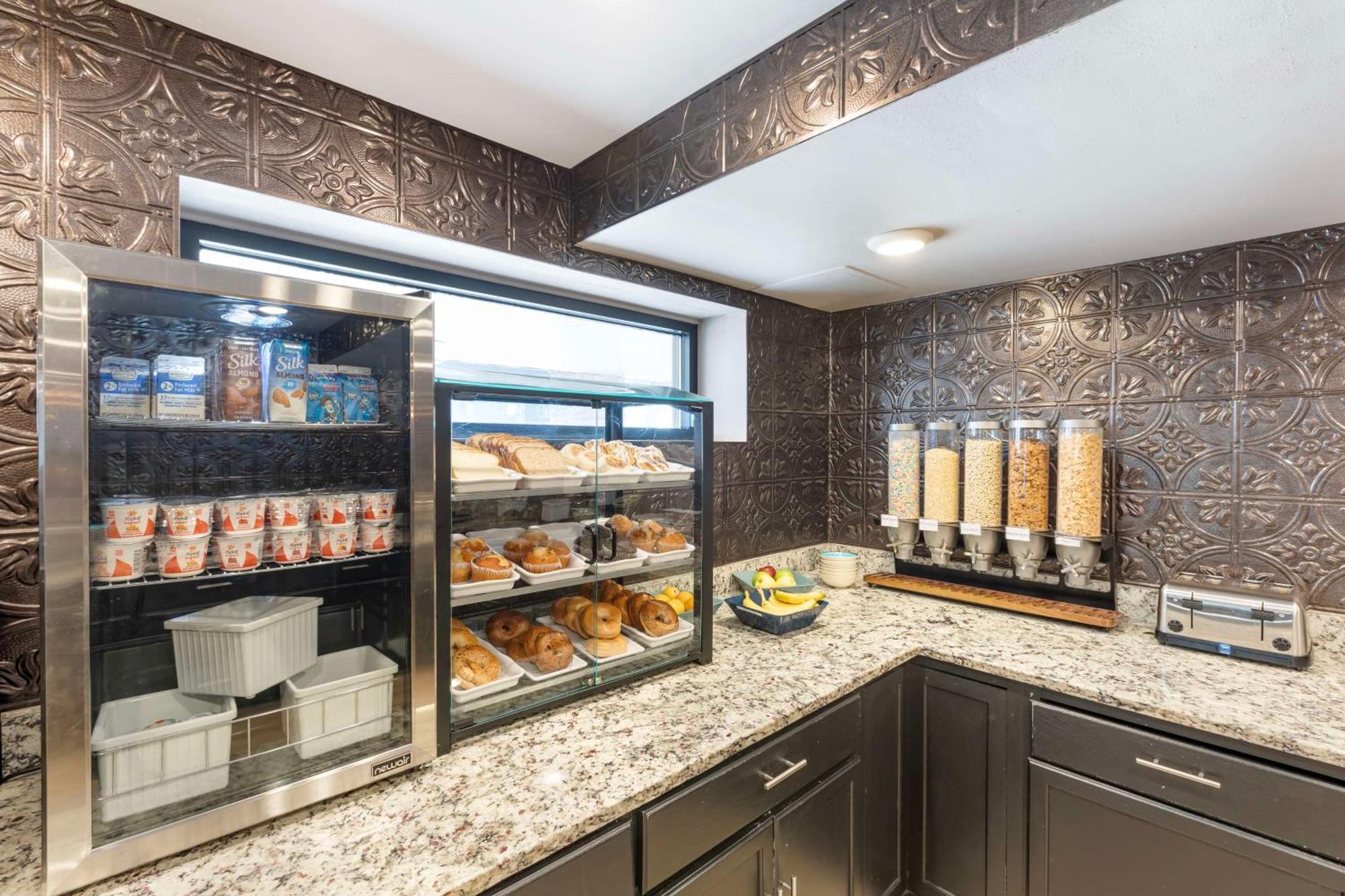 Best Western Plus Milwaukee West Bagian luar foto
