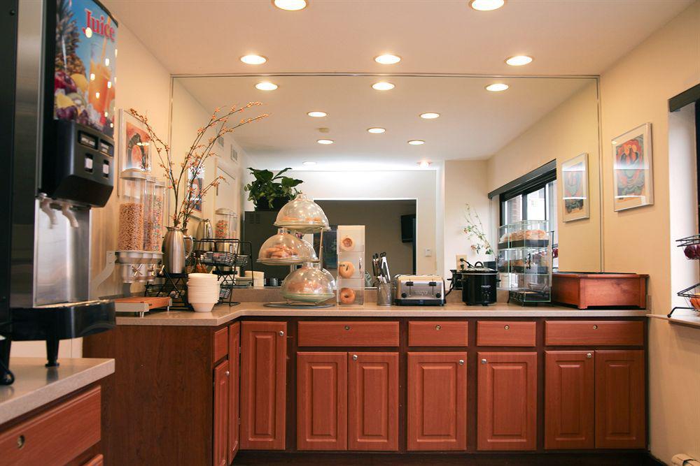 Best Western Plus Milwaukee West Restoran foto